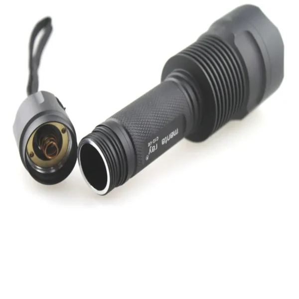 IMG_4984 high powered flashlight Manta Ray C12-UE LUMINUS SST-40-W 1650lm 12x7135