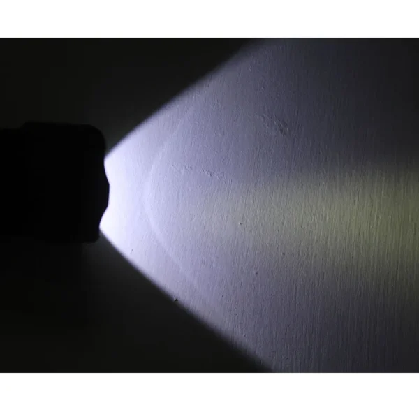 IMG_4994 high powered flashlight Manta Ray C12-UE LUMINUS SST-40-W 1650lm 12x7135